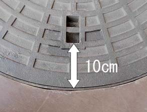 マンホールを開ける方の手動式工具　カイラスターＡ－２型です